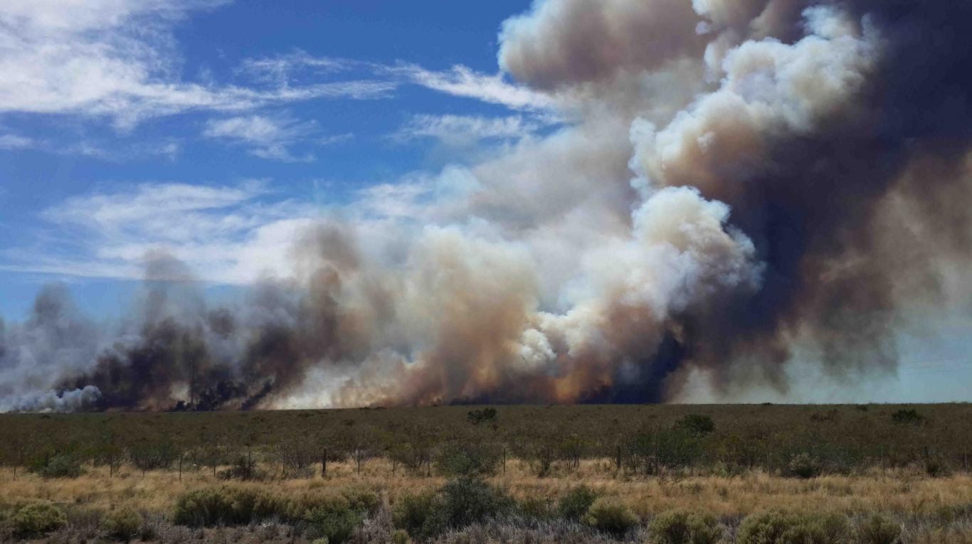 Por los incendios, ATE recolecta agua y barbijos para enviar a la comunidad de Río Colorado