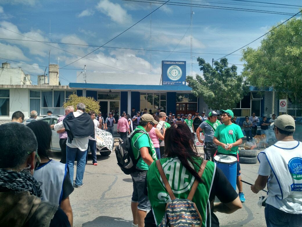 ATE mantiene acampe frente a comisarías por la liberación de Rodolfo Aguiar