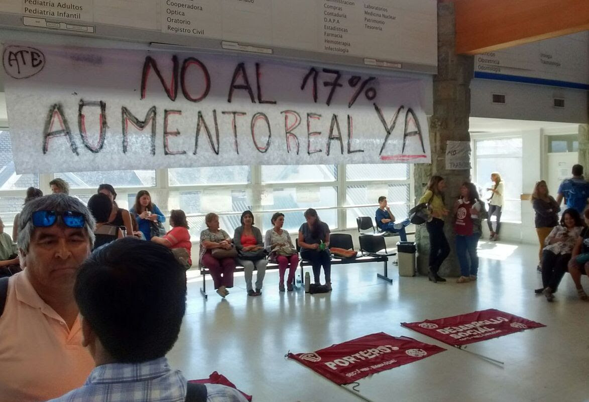 Contra el ajuste, ATE protestó en la provincia y exige la inmediata reincorporación de los despedidos del Hospital Bariloche