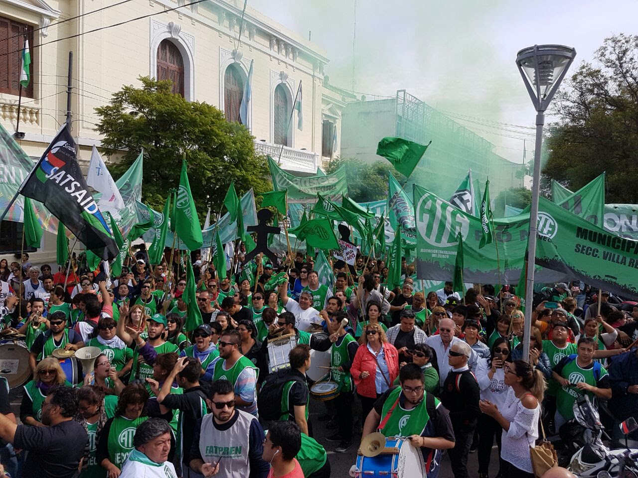 Salarios: miles de trabajadores de ATE marcharon en Viedma en el marco del histórico Paro Nacional