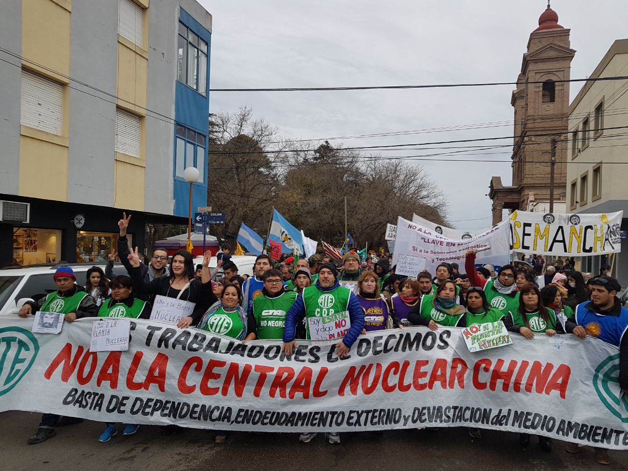 Central china: contundente paro y movilización de ATE y CTA dicen «No al proyecto nuclear de Macri y Weretilneck»
