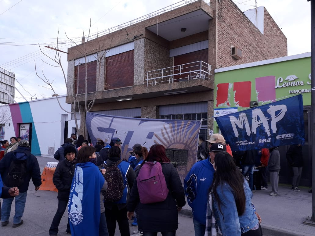 Roca | Odel protestó en la sede local de Desarrollo Social de la Nación  