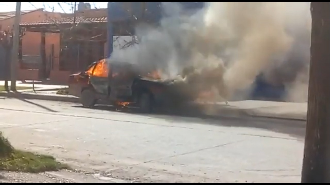 Urgente  | Incendian el auto particular de dirigente provincial de la CTA Autónoma 