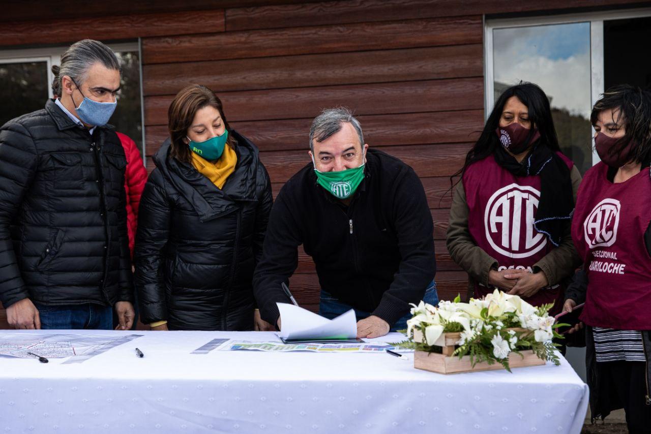 HISTÓRICO | ATE y la Gobernadora Carreras firmaron en Bariloche la adjudicación de plan de viviendas