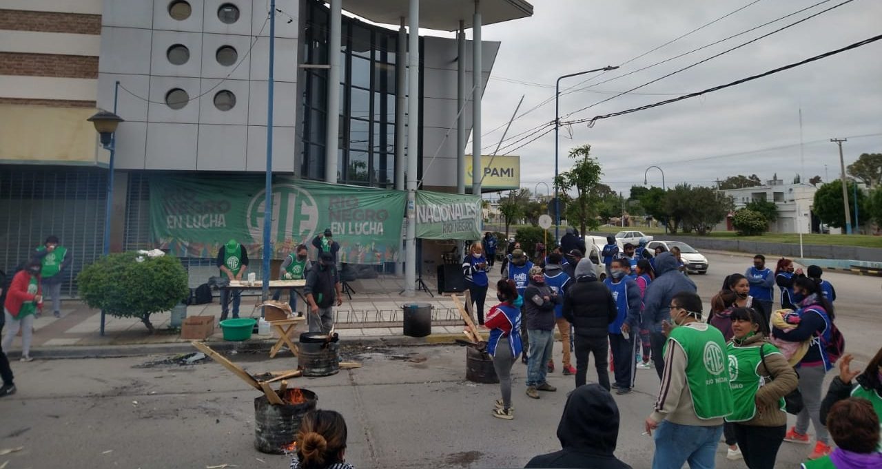 Urgente | ATE bloquea las oficinas del PAMI en Río Negro