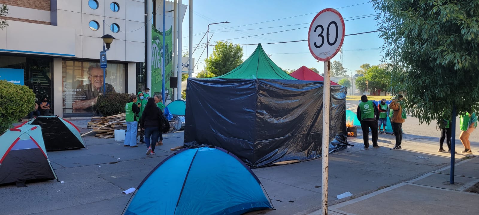 Urgente | ATE acampa y bloquea oficinas de PAMI en la provincia