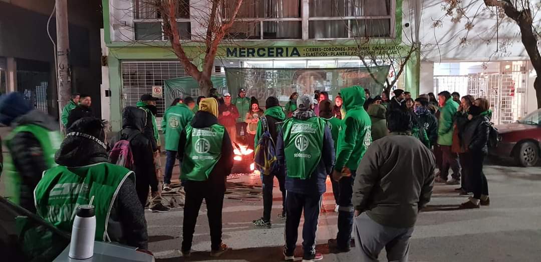URGENTE | ATE ya protesta en delegaciones de Educación y a las 10 se moviliza en toda la provincia