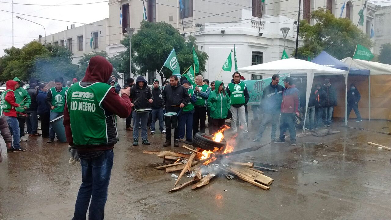 ATE levanta acampe en Viedma y continúa el PARO hasta la medianoche