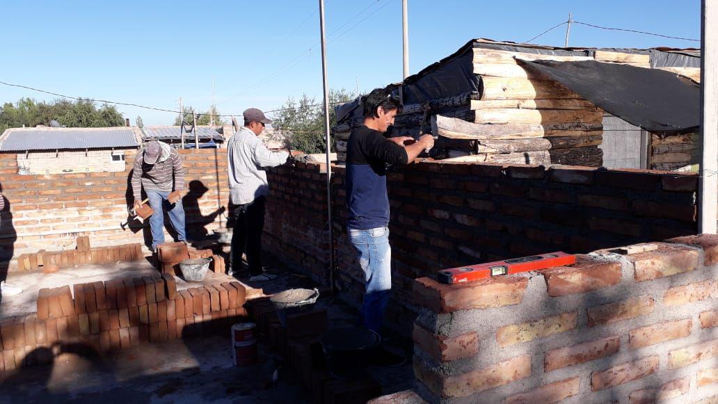 La CTA lleva mano de obra solidaria a los barrios de General Roca