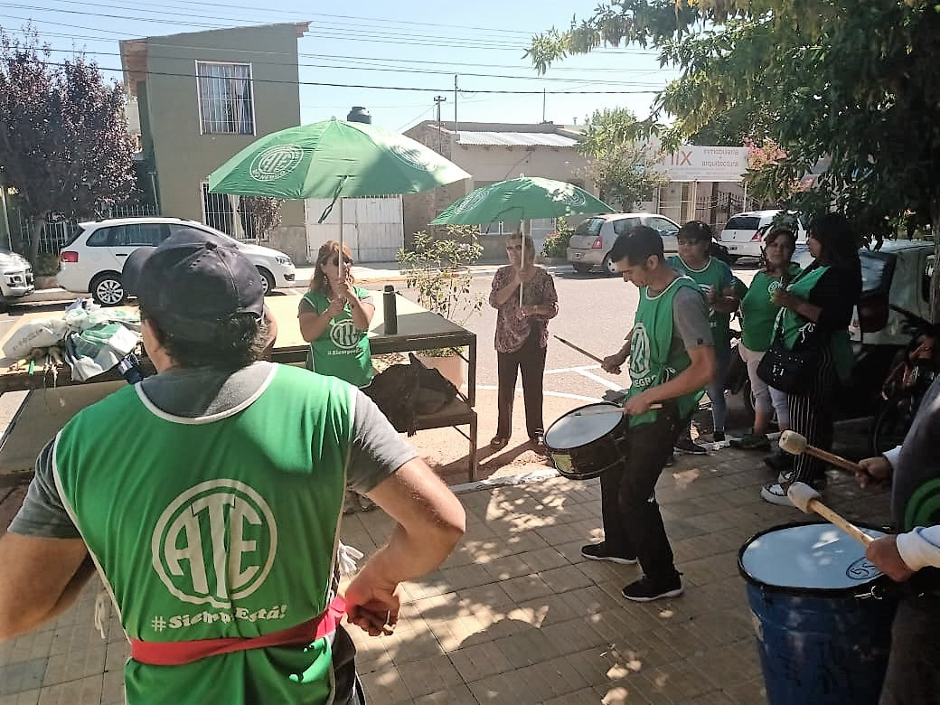 Fernandez Oro | ATE protestó contra los despidos y será recibida por el intendente