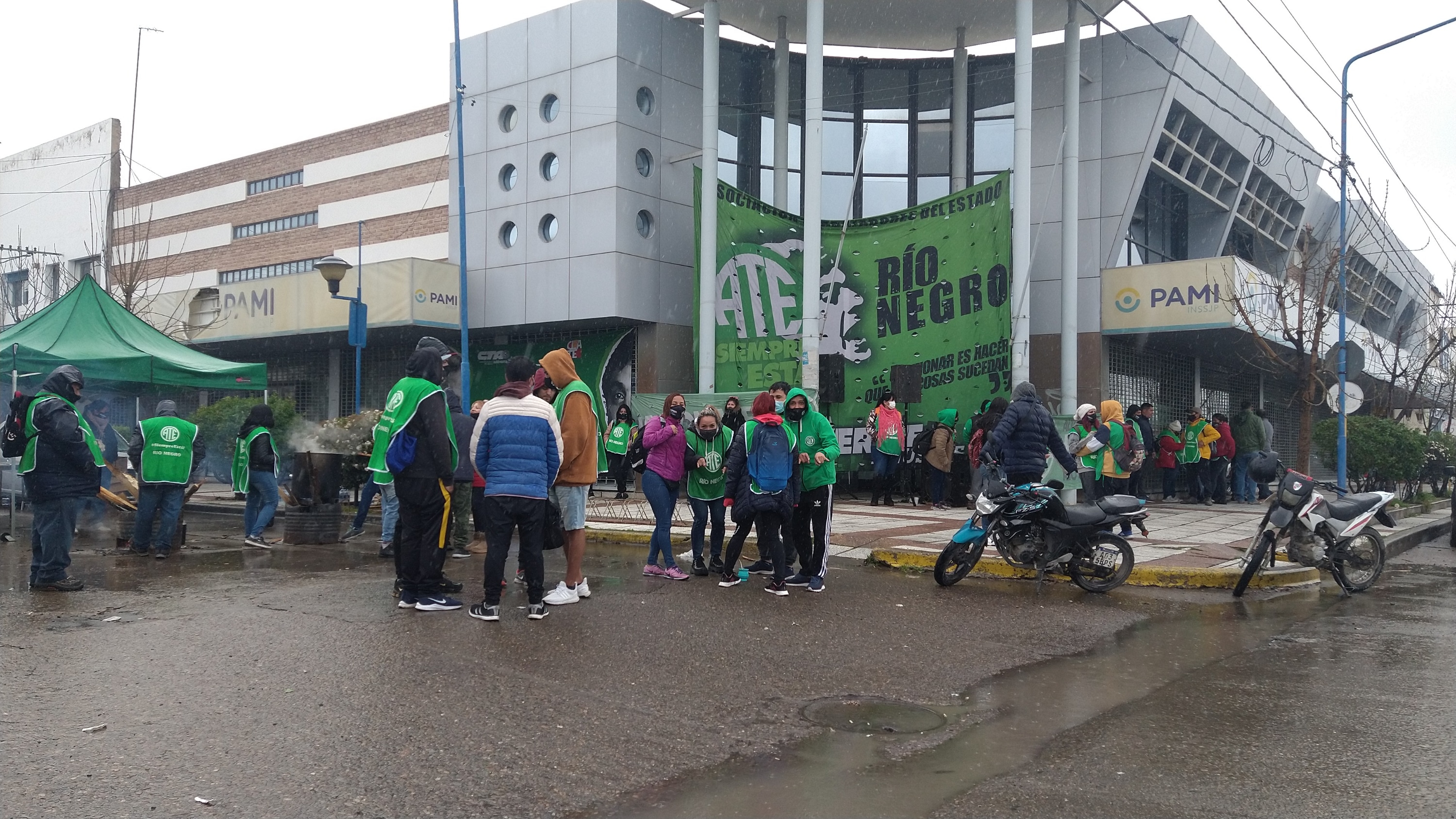 PAMI | Tras la protesta, ATE logra adelantar salario y mantener abierta la paritaria