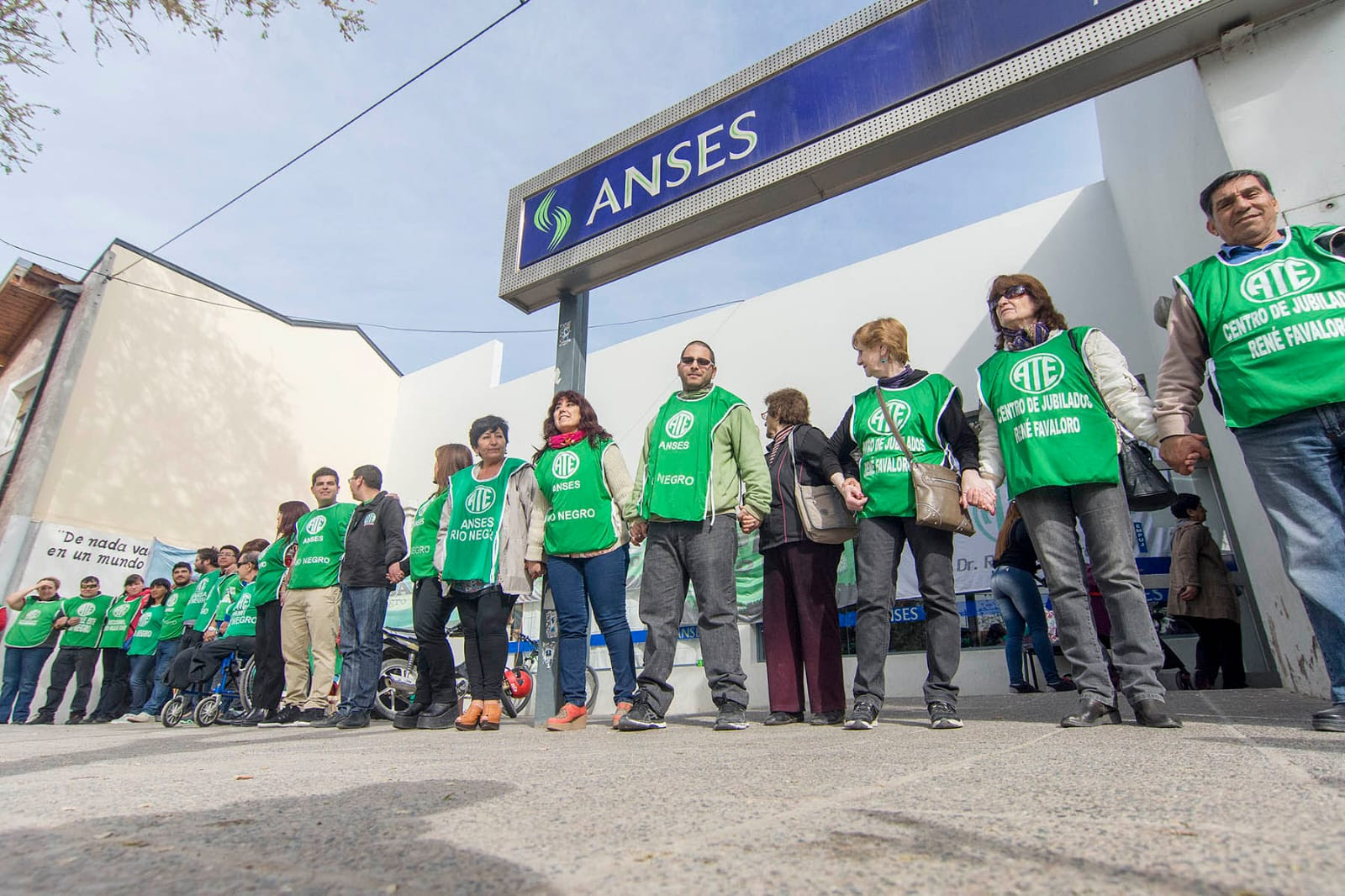 ANSES | Por incapacidad de Delgado continúan las medidas de fuerza en la oficina de Roca