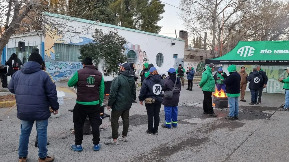 Roca | ATE lleva adelante la cuarta jornada de protestas en Aguas Rionegrinas